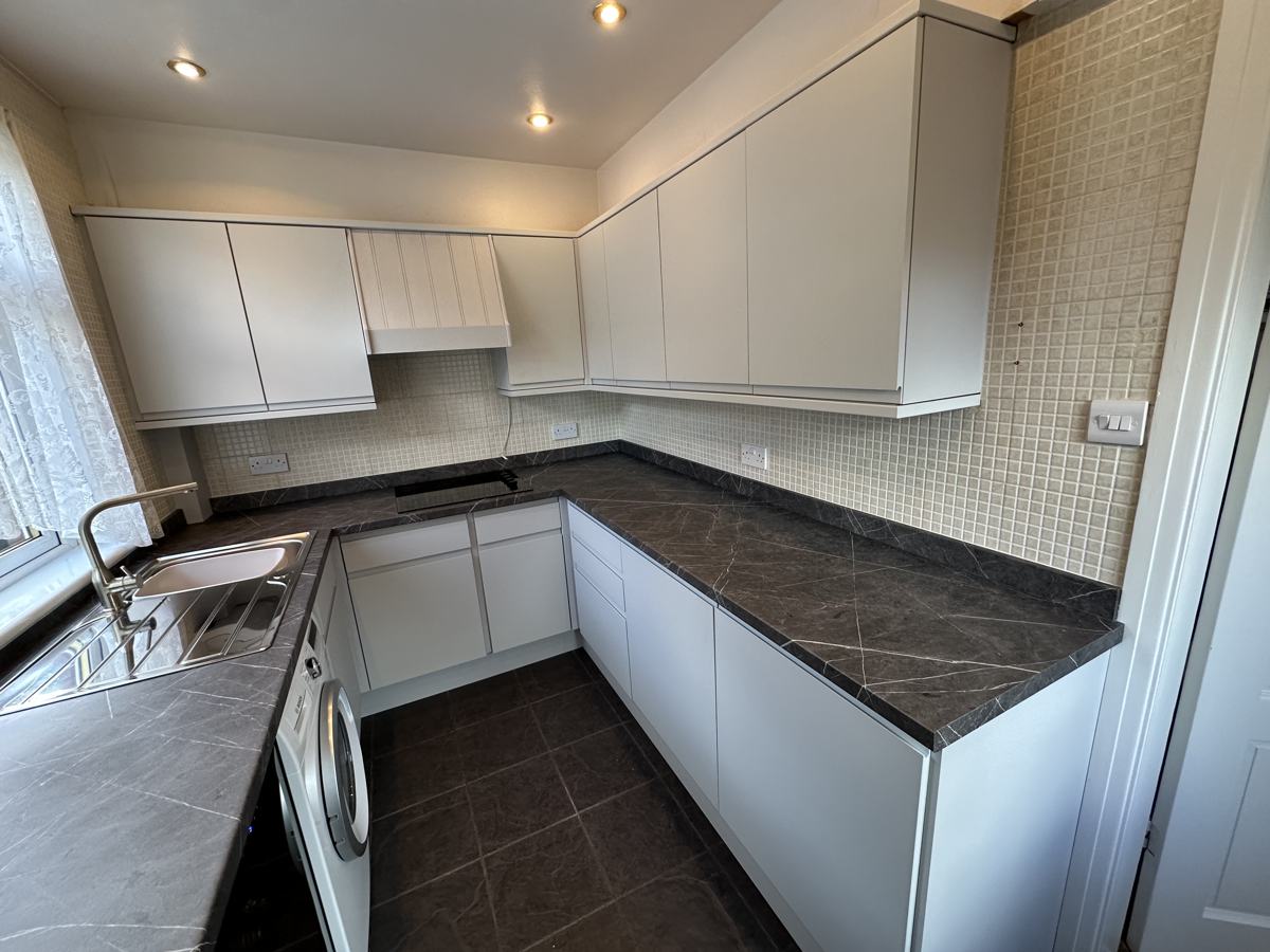 Greenfield kitchen after: dove grey handleless units